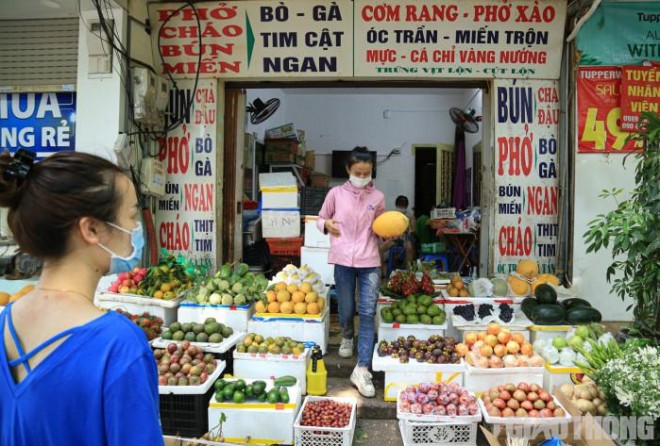 Nguoi Ha Noi den nha hang, tiem nail mua rau cu ngay gian cach-Hinh-8