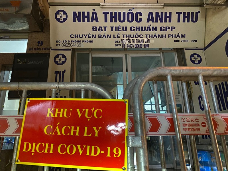 Ha Noi: Mot nha thuoc va 150 nguoi bi cach ly do lien quan toi 2 ca F0