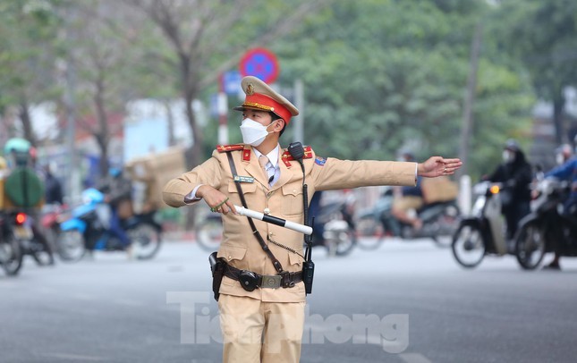 Giao thong Ha Noi ngay cuoi nam: Cua ngo thong thoang la thuong-Hinh-7