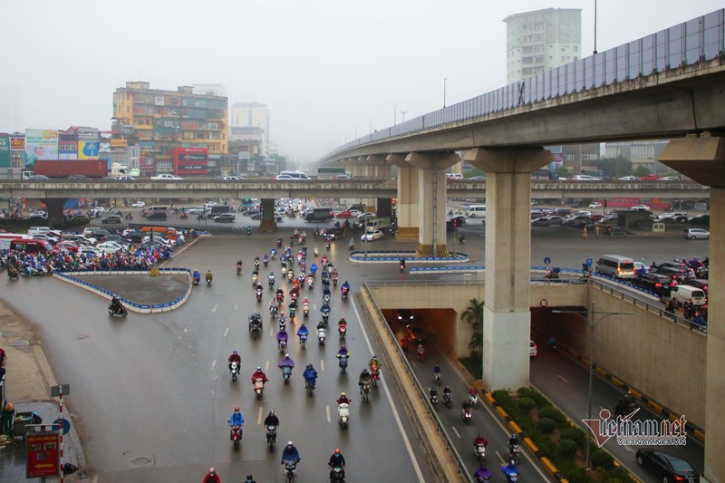 Ha Noi chim trong mua phun, suong giang tu sang den trua-Hinh-2