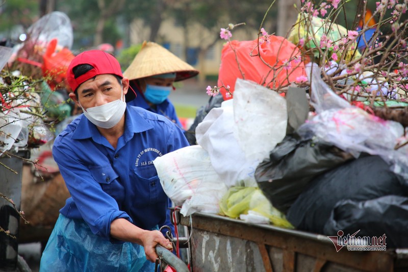 Nhung phan doi dam minh muu sinh trong buot gia o Ha Noi-Hinh-2