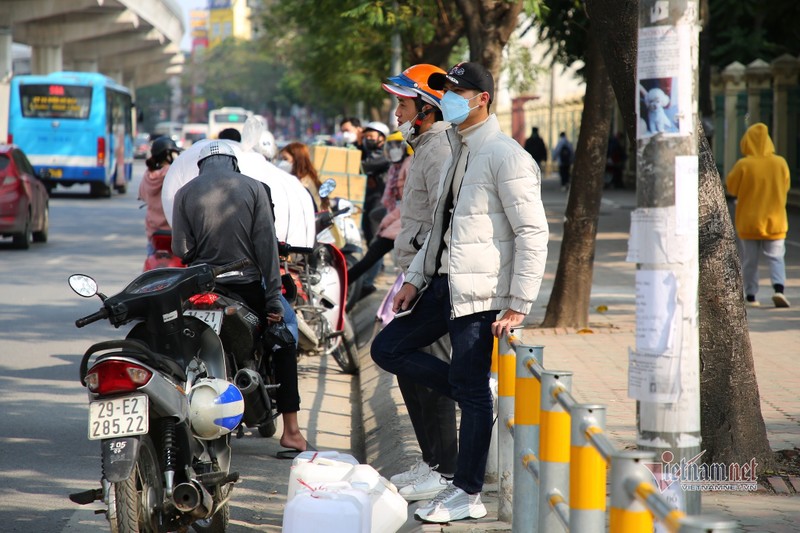 Hinh anh rao via he o Ha Noi chan ca loi di bo, qua duong buoc phai treo-Hinh-10