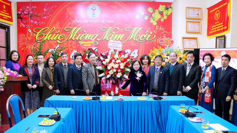 Chủ tịch Phan Xuân Dũng chúc mừng ngày Thầy thuốc Việt Nam