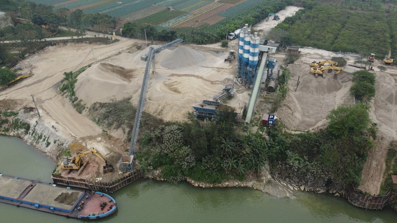 Trạm trộn bê tông Hà Trang hết phép vẫn hoạt động: Huyện Gia Lâm nói gì?