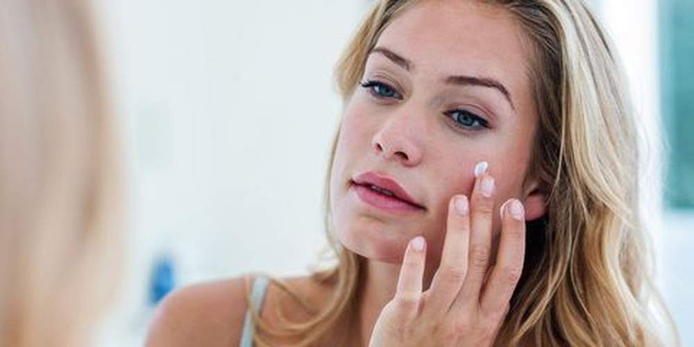Thực hiện cách này, làn da sáng mịn bất chấp mưa ẩm kéo dài - Hình 5 Thuc hien cach nay, lan da sang min bat chap mua am keo dai-Hinh-5