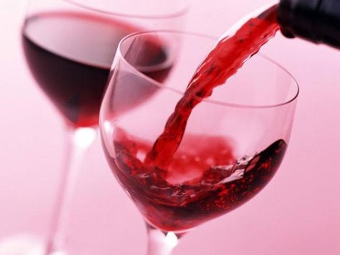 Cách nấu các món ăn với rượu vang lạ miệng, tốt cho sức khỏe Cach nau cac mon an voi ruou vang la mieng, tot cho suc khoe