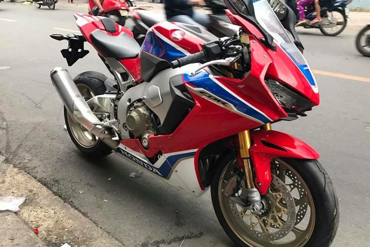 Xe môtô Honda CBR1000RR SP2 giá gần 1 tỷ đồng tại VN