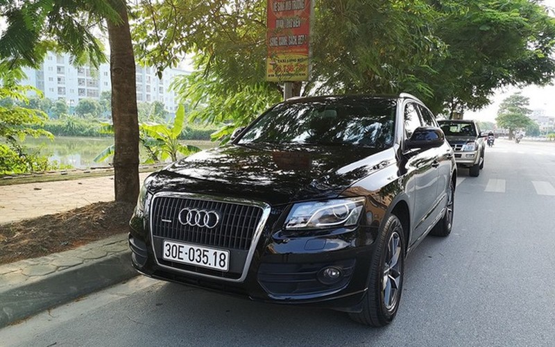 Soi xe sang Audi Q5 giá chỉ hơn 800 triệu ở Hà Nội