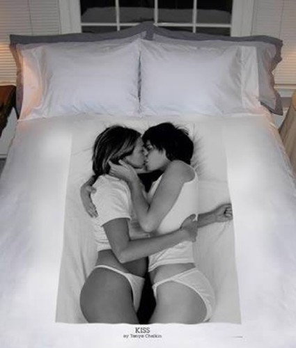 Сексуальные лесбиянки резвятся в постели