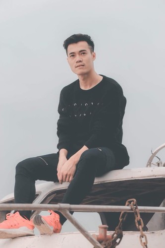 Bất ngờ gu thời trang "chất lừ" như sao Hàn của cầu thủ Văn Toàn - Hình 16 Bat ngo gu thoi trang
