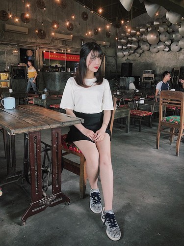 Gu thời trang dễ thương của bạn gái xinh đẹp cầu thủ Văn Toàn - Hình 4 Gu thoi trang de thuong cua ban gai xinh dep cau thu Van Toan-Hinh-4