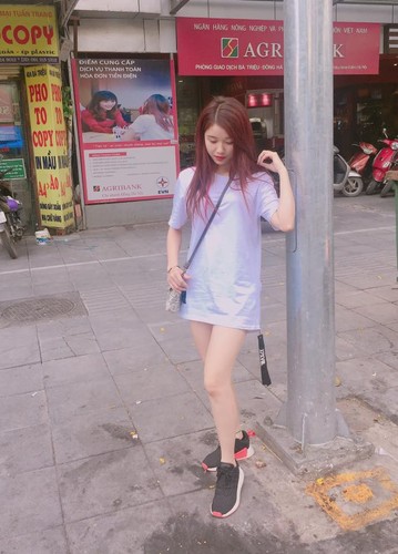 Gu thời trang dễ thương của bạn gái xinh đẹp cầu thủ Văn Toàn - Hình 9 Gu thoi trang de thuong cua ban gai xinh dep cau thu Van Toan-Hinh-9