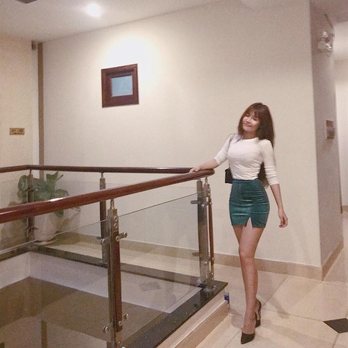 Gu thời trang quyến rũ của người yêu tin đồn thủ môn Lâm Tây - Hình 12 Gu thoi trang quyen ru cua nguoi yeu tin don thu mon Lam Tay-Hinh-12