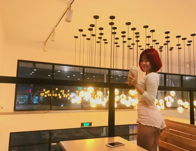 Gu thời trang quyến rũ của người yêu tin đồn thủ môn Lâm Tây - Hình 6 Gu thoi trang quyen ru cua nguoi yeu tin don thu mon Lam Tay-Hinh-6