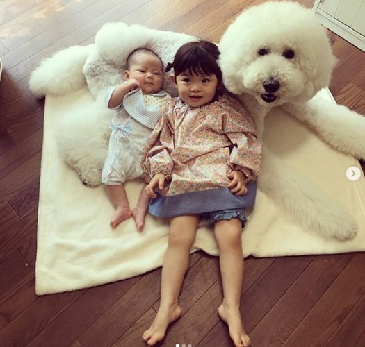 Chùm ảnh em bé Nhật và chú chó cưng siêu dễ thương - Hình 6 Chum anh em be Nhat va chu cho cung sieu de thuong-Hinh-6