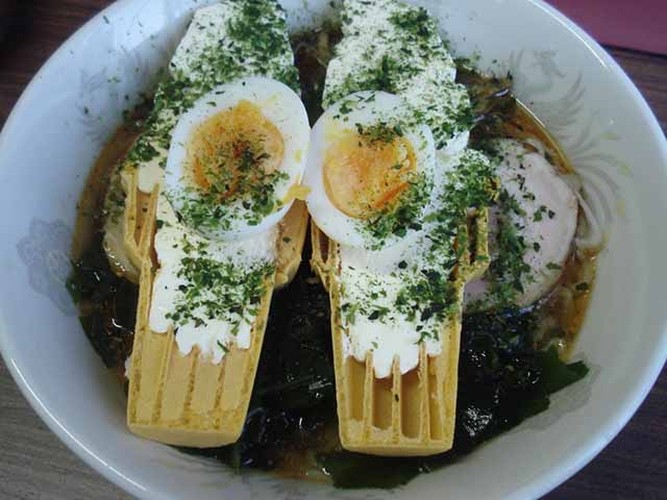 Kỳ lạ món mì ramen trộn kem ốc quế khó hiểu của người Nhật Ky la mon mi ramen tron kem oc que kho hieu cua nguoi Nhat