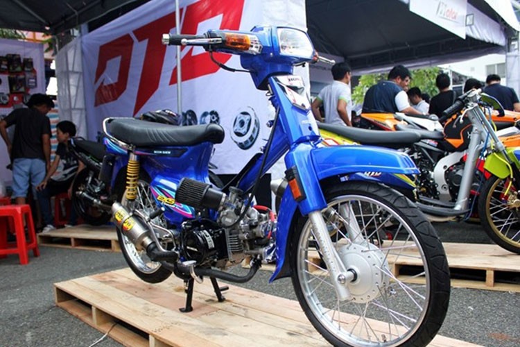 Xe máy Honda Dream II độ hơn 100 triệu tại Sài Gòn