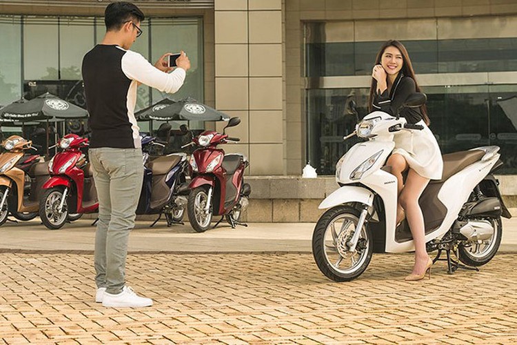Xe máy tay ga nào phù hợp với phụ nữ Việt Nam