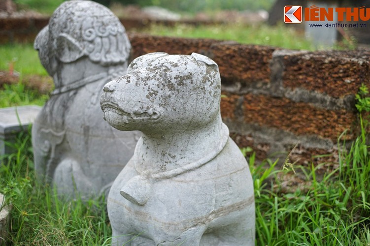 Lang mo da co khong lo cho vo giua canh dong Ha Noi-Hinh-5