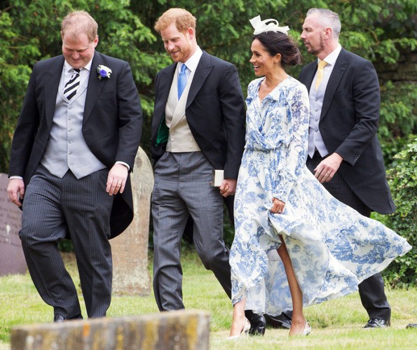 Say đắm 10 bộ cánh Hoàng gia đẹp nhất của Công nương Meghan Markle - Hình 4 Say dam 10 bo canh Hoang gia dep nhat cua Cong nuong Meghan Markle-Hinh-4