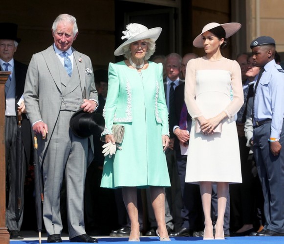 Say đắm 10 bộ cánh Hoàng gia đẹp nhất của Công nương Meghan Markle - Hình 5 Say dam 10 bo canh Hoang gia dep nhat cua Cong nuong Meghan Markle-Hinh-5