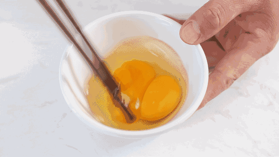 Tuyệt chiêu làm món trứng cuộn tôm nhanh và ngon cho bữa sáng - Hình 5 Tuyet chieu lam mon trung cuon tom nhanh va ngon cho bua sang-Hinh-5