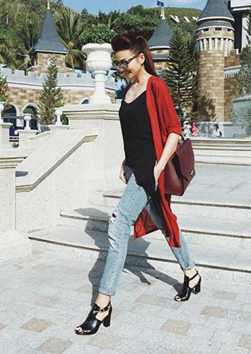 "Học lỏm" cách chọn cardigan để mặc mùa thu như sao Việt - Hình 3