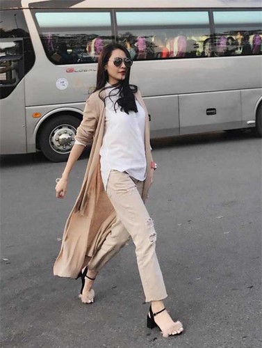 "Học lỏm" cách chọn cardigan để mặc mùa thu như sao Việt - Hình 6