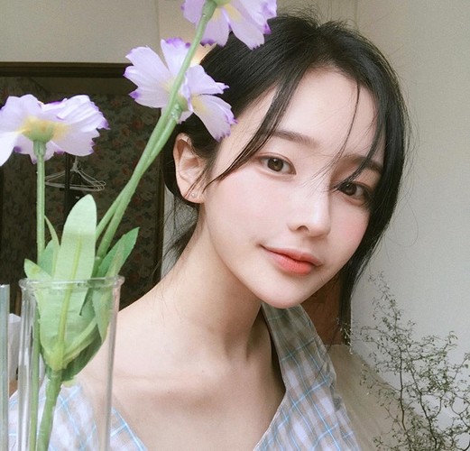 Loạt hot girl Hàn Quốc giống nhau khiến dân mạng khó lòng phân biệt - Hình 3 Loat hot girl Han Quoc giong nhau khien dan mang kho long phan biet-Hinh-3