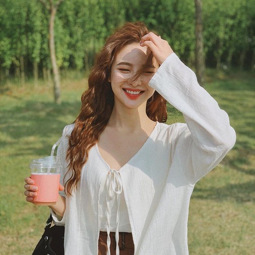 Loạt hot girl Hàn Quốc giống nhau khiến dân mạng khó lòng phân biệt - Hình 5 Loat hot girl Han Quoc giong nhau khien dan mang kho long phan biet-Hinh-5