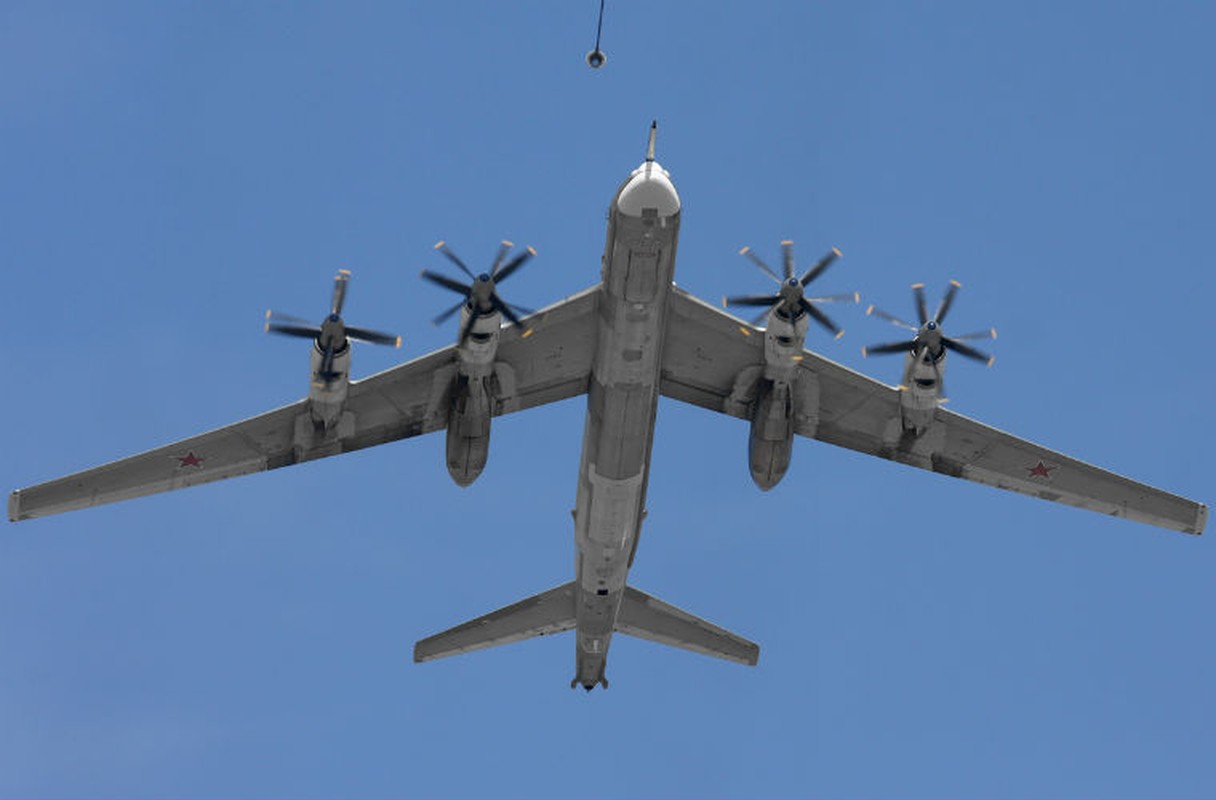 Ky luc cua may bay nem bom Tu-95MS khong kich IS-Hinh-12