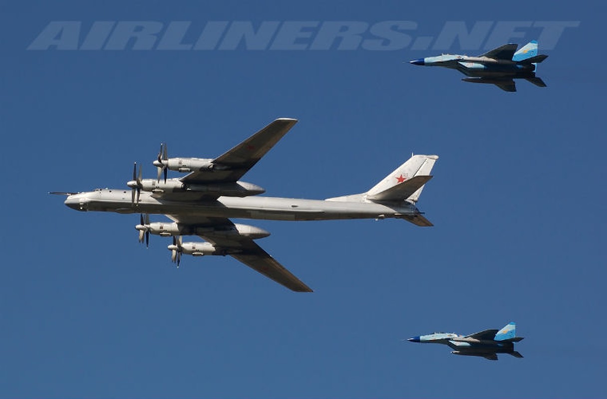 Ky luc cua may bay nem bom Tu-95MS khong kich IS-Hinh-15