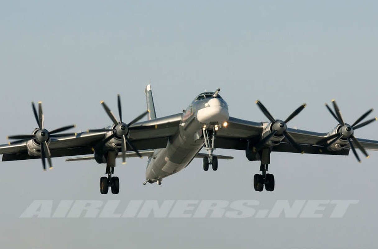 Ky luc cua may bay nem bom Tu-95MS khong kich IS-Hinh-5