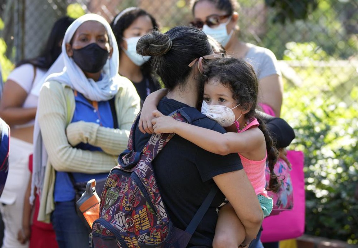 Nguoi Venezuela keo sang Colombia de tiem vaccine Covid-19 mien phi-Hinh-5