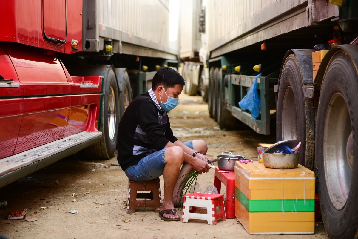 Tai xe lo lang phai den ca tram trieu vi tac bien o cua khau Tan Thanh-Hinh-10