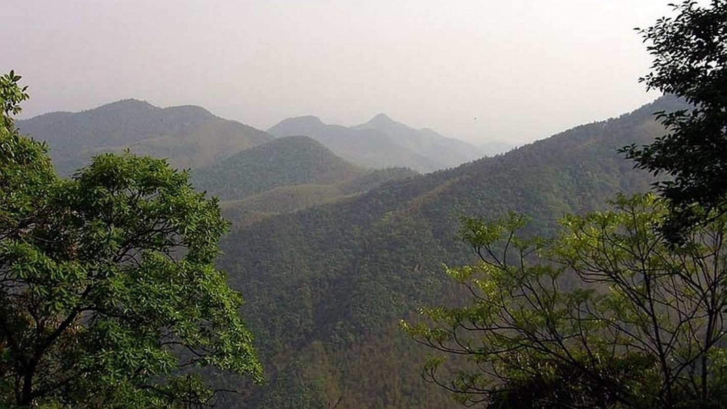 Vung dat bi an o Trung Quoc, nhieu nguoi 