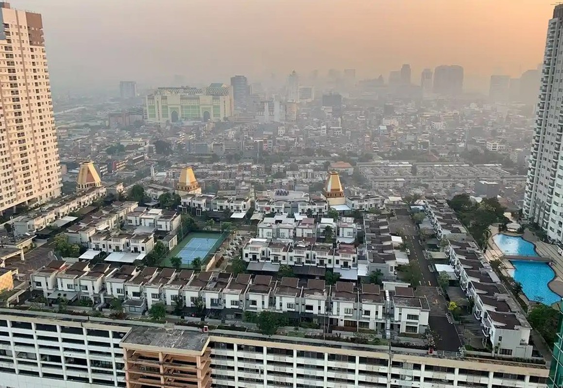 Ngo ngang ngoi lang biet thu tren noc trung tam thuong mai