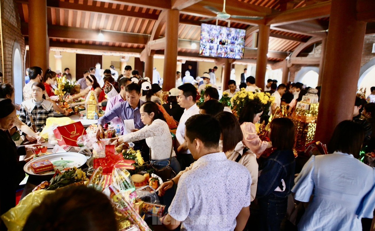 Dong khach “vay tien” ngay via Than tai, Den Ba Chua Kho qua tai-Hinh-6