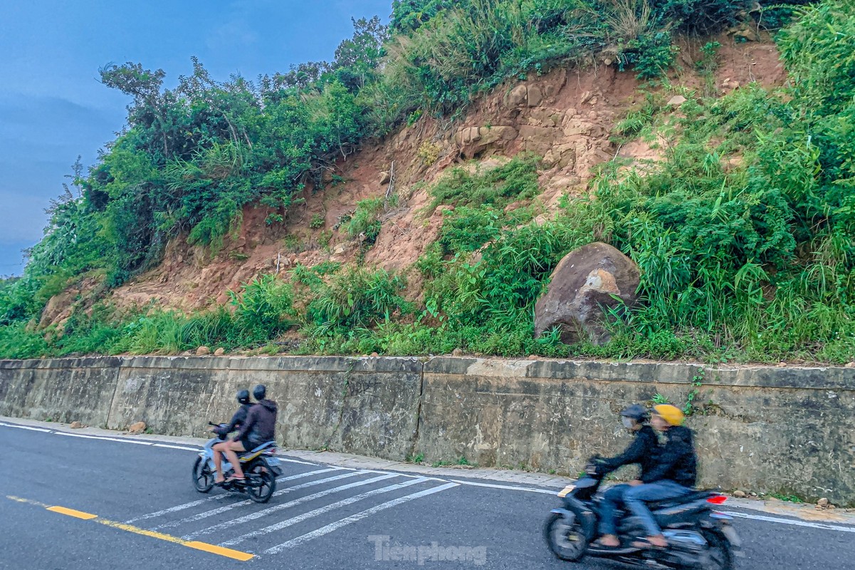 Can canh nhung diem nguy co sat lo cao tren deo Hai Van-Hinh-4