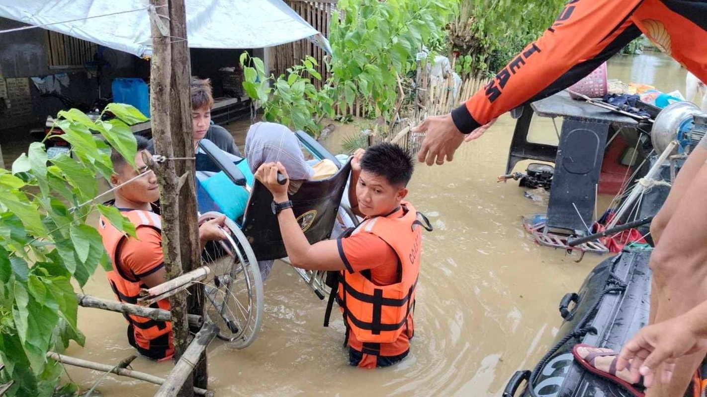 Toan canh bao Trami tan pha Philippines, gay ngap lut nghiem trong-Hinh-4