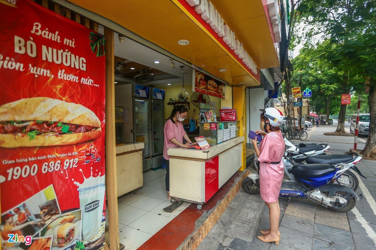 So phan nhung tiem banh mi Ha Noi ngay dich benh-Hinh-7