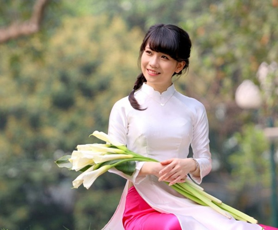 Diem mat nhung hotgirl Ngoai Giao xinh dep, tai nang-Hinh-9