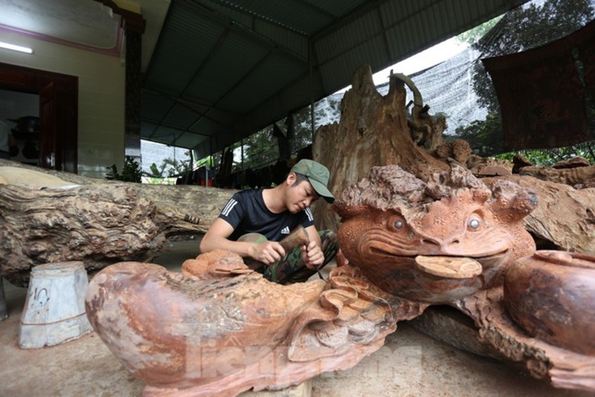 Chang trai 'bien' re cay bo di thanh tuong dieu khac nghe thuat-Hinh-3