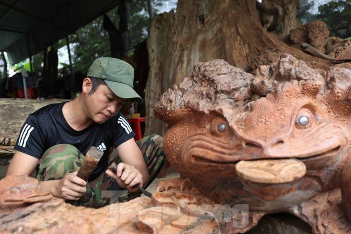 Chang trai 'bien' re cay bo di thanh tuong dieu khac nghe thuat