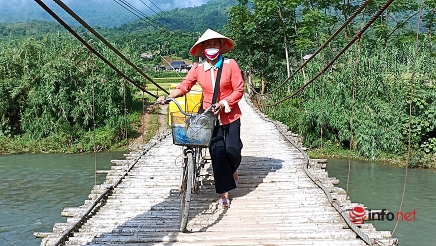 Nhung cay cau op ep chong chanh vat qua suoi chay xiet, lo ngai tai nan mua lu ve-Hinh-4