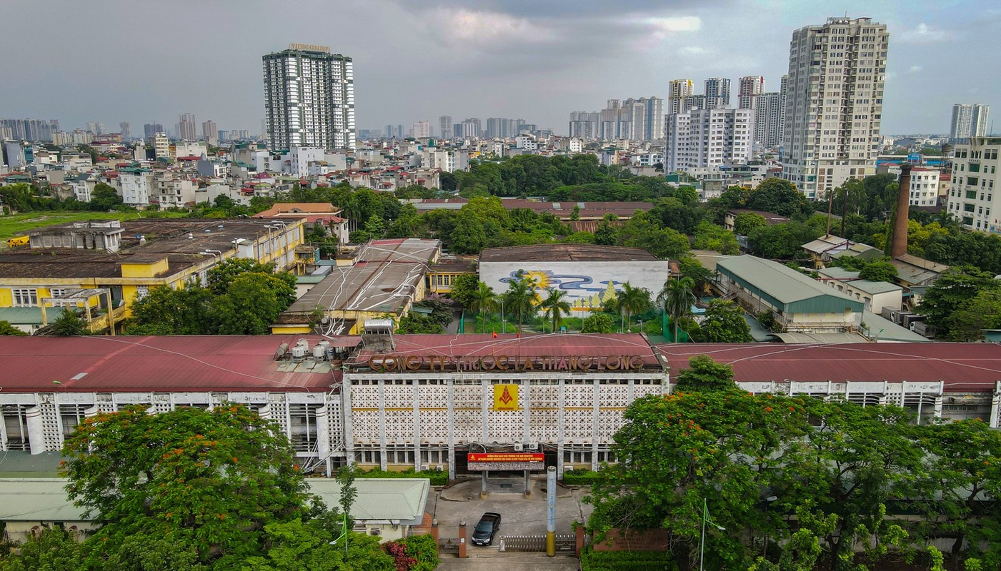 Nhung nha may tren “dat vang” o Ha Noi sap phai di doi