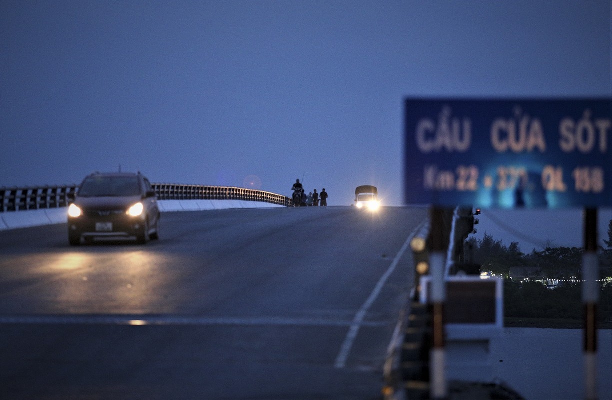 Nhung cay cau tram ty “chim trong bong toi” ca chuc nam o Ha Tinh-Hinh-9