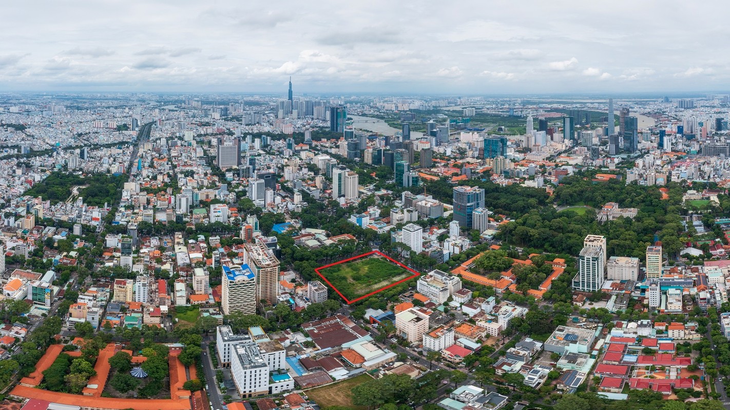 Du an nha thi dau gan 2.000 ty dong bi bo hoang giua trung tam TP HCM