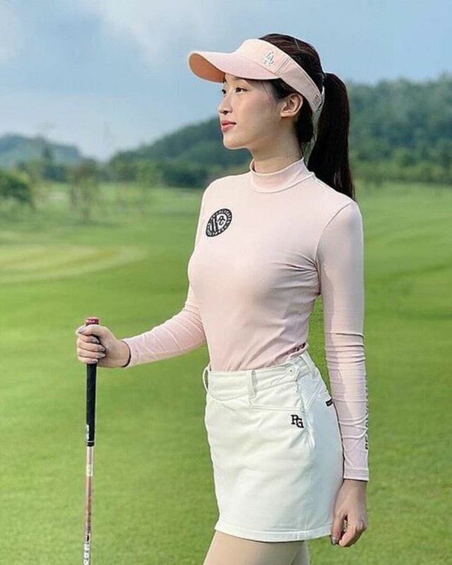 Dau chi Hien Ho, hoi “chi em showbiz” cung nuom nuop len do mua gay san golf-Hinh-16