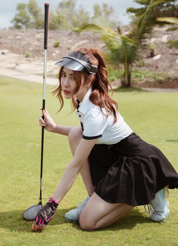 Dau chi Hien Ho, hoi “chi em showbiz” cung nuom nuop len do mua gay san golf-Hinh-5